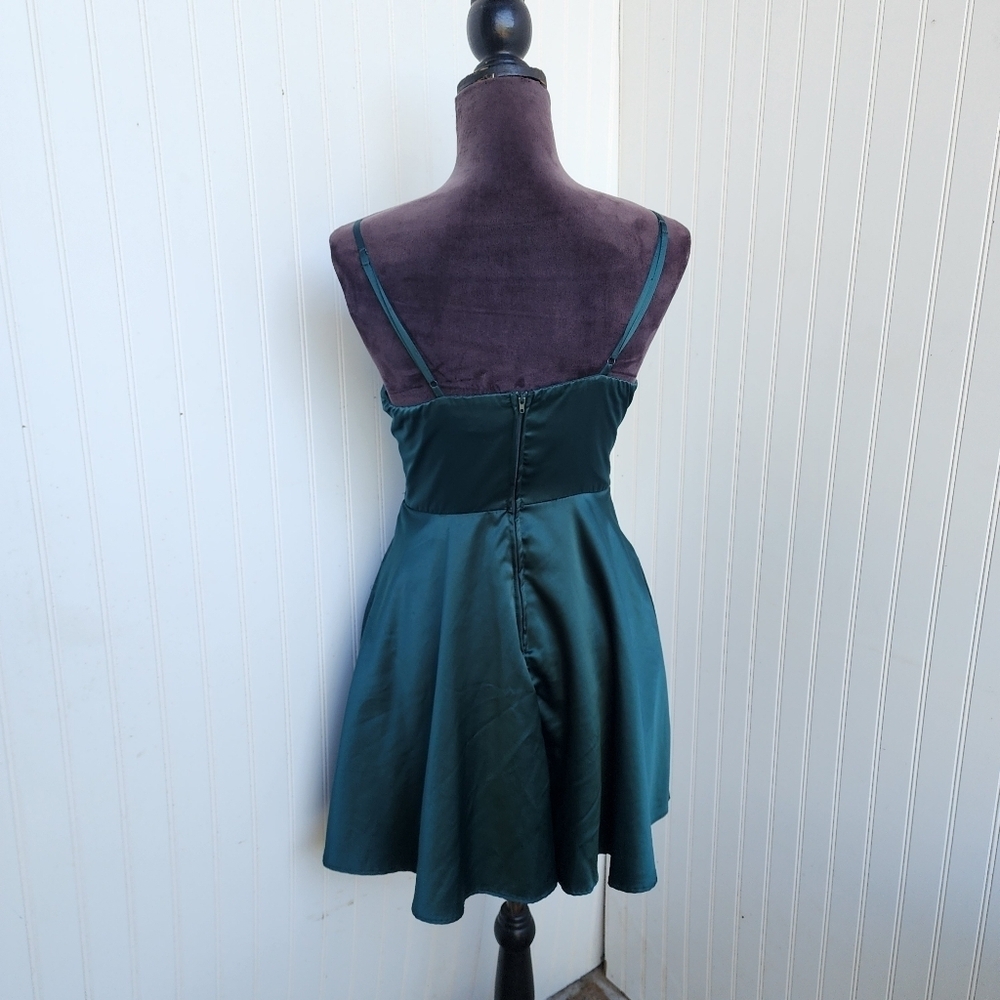 B Darlin Junior's Emerald Green Satin Skater Dress Pockets V-Neck Size 7/8 - Picture 9 of 15